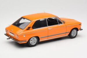 BMW 2000 Tii Touring Orange Minichamps 1:18 80430145824 Diecast - image 3 of 8
