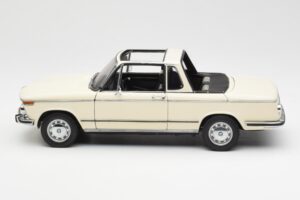 BMW 2002 Baur Cabriolet E10 Chamonix White AUTOart 1:18 70532 Diecast - image 4 of 8