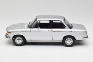 BMW 2002tii Silver AUTOart 1:18 80430151479 Diecast - image 4 of 8