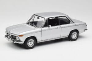 BMW 2002tii Silver AUTOart 1:18 80430151479 Diecast