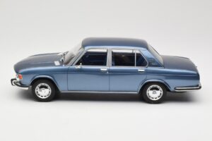 BMW 2500 E3 Blue Metallic BoS Models 1:18 BOS030 Resin - image 3 of 6