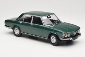 BMW 2500 E3 Green Metallic Minichamps 1:18 155029201 Diecast - image 4 of 6
