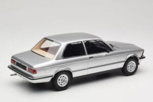 BMW 320 E21 Silver Minichamps 1:18 107024200 Resin - image 2 of 6