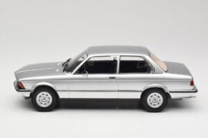 BMW 320 E21 Silver Minichamps 1:18 107024200 Resin - image 3 of 6