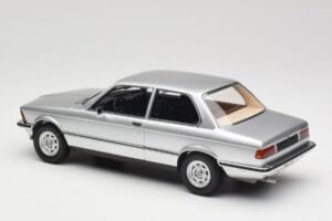 BMW 320 E21 Silver Minichamps 1:18 107024200 Resin - image 5 of 6