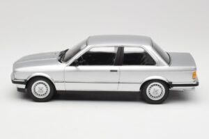 BMW 323i E21 Silver Minichamps 1:18 155026001 Diecast - image 3 of 6