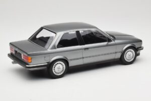 BMW 323i E30 Grey Metallic Minichamps 1:18 155026006 Diecast - image 2 of 6