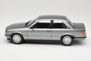 BMW 323i E30 Grey Metallic Minichamps 1:18 155026006 Diecast - image 3 of 6