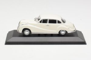 BMW 502 V8 White Minichamps 1:43 430022400 Diecast