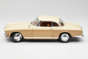 BMW 503 Beige Revell 1:18 8832 Diecast - image 4 of 8