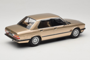 BMW 520i E28 Gold Metallic IXO 1:18 18CMC184 Diecast - image 2 of 6