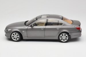 BMW 530i E60 Grey Metallic Revell 1:18 08841 Diecast - image 4 of 8