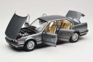 BMW 535i E34 Grey Metallic Minichamps 1:18 100024008 Diecast - image 2 of 8