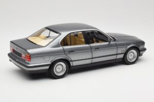 BMW 535i E34 Grey Metallic Minichamps 1:18 100024008 Diecast - image 3 of 8