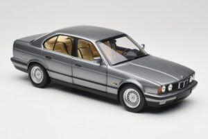 BMW 535i E34 Grey Metallic Minichamps 1:18 100024008 Diecast - image 6 of 8