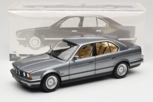 BMW 535i E34 Grey Metallic Minichamps 1:18 100024008 Diecast - image 8 of 8