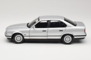 BMW 535i E34 Silver Minichamps 1:18 100024005 Diecast - image 4 of 8