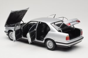 BMW 535i E34 Silver Minichamps 1:18 100024005 Diecast - image 5 of 8