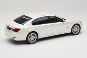BMW 7 Series F02 760Li Brilliant White Kyosho 1:18 08783BRW Diecast - image 3 of 8