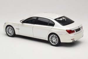 BMW 7 Series F02 760Li Brilliant White Kyosho 1:18 08783BRW Diecast - image 7 of 8