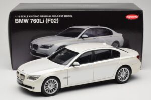 BMW 7 Series F02 760Li Brilliant White Kyosho 1:18 08783BRW Diecast - image 8 of 8