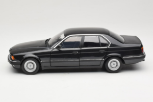 BMW 730i E32 Black Metallic Minichamps 1:18 100023002 Diecast - image 4 of 8