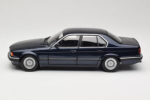 BMW 730i E32 Blue Metallic Minichamps 1:18 100023006 Diecast - image 4 of 8