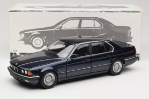 BMW 730i E32 Blue Metallic Minichamps 1:18 100023006 Diecast - image 8 of 8
