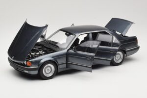 BMW 730i E32 Grey Metallic Minichamps 1:18 100023005 Diecast - image 2 of 8