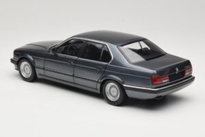BMW 730i E32 Grey Metallic Minichamps 1:18 100023005 Diecast - image 7 of 8