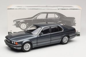 BMW 730i E32 Grey Metallic Minichamps 1:18 100023005 Diecast - image 8 of 8