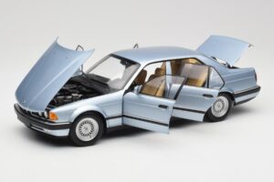 BMW 730i E32 Light Blue Metallic Minichamps 1:18 100023008 Diecast - image 2 of 8