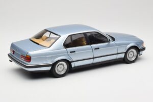 BMW 730i E32 Light Blue Metallic Minichamps 1:18 100023008 Diecast - image 3 of 8