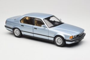BMW 730i E32 Light Blue Metallic Minichamps 1:18 100023008 Diecast - image 6 of 8