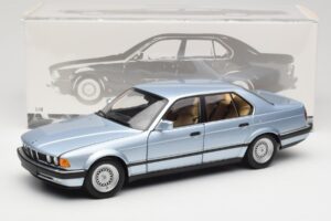 BMW 730i E32 Light Blue Metallic Minichamps 1:18 100023008 Diecast - image 8 of 8