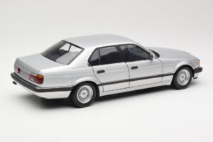 BMW 730i E32 Silver Minichamps 1:18 100023000 Diecast - image 3 of 8