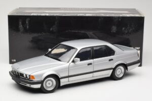 BMW 730i E32 Silver Minichamps 1:18 100023000 Diecast - image 8 of 8