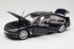 BMW 750Li F02 Imperial Blue Paragon 1:18 80432405586 Diecast - image 2 of 8