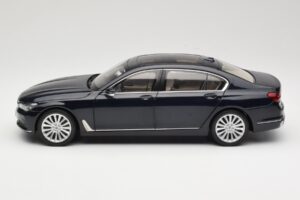 BMW 750Li F02 Imperial Blue Paragon 1:18 80432405586 Diecast - image 4 of 8