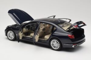 BMW 750Li F02 Imperial Blue Paragon 1:18 80432405586 Diecast - image 5 of 8