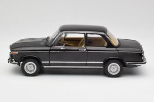 BMW 2002 L E10 Black AUTOart 1:18 70603 Diecast - image 4 of 8