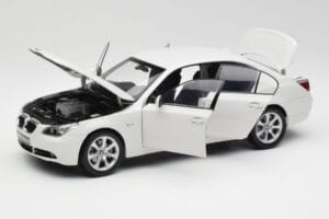 BMW E60 545i Alpine White Kyosho 1:18 08591W Diecast - image 2 of 8