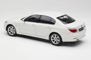 BMW E60 545i Alpine White Kyosho 1:18 08591W Diecast - image 7 of 8