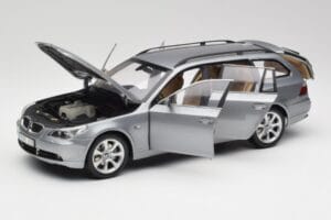 BMW 545i E61 Touring Light Grey Kyosho 1:18 80430308414 Diecast - image 2 of 8