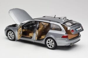 BMW 545i E61 Touring Light Grey Kyosho 1:18 80430308414 Diecast - image 5 of 8