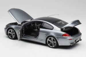 BMW M6 E63 Silver Grey Kyosho 1:18 08703GR Diecast - image 5 of 8