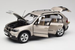 BMW X5 E70 4.8i Platinum Bronze Metallic Kyosho 1:18 80430413413 Diecast - image 2 of 8