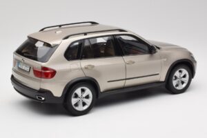 BMW X5 E70 4.8i Platinum Bronze Metallic Kyosho 1:18 80430413413 Diecast - image 3 of 8