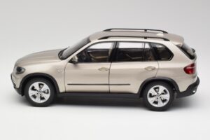 BMW X5 E70 4.8i Platinum Bronze Metallic Kyosho 1:18 80430413413 Diecast - image 4 of 8