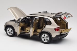BMW X5 E70 4.8i Platinum Bronze Metallic Kyosho 1:18 80430413413 Diecast - image 5 of 8